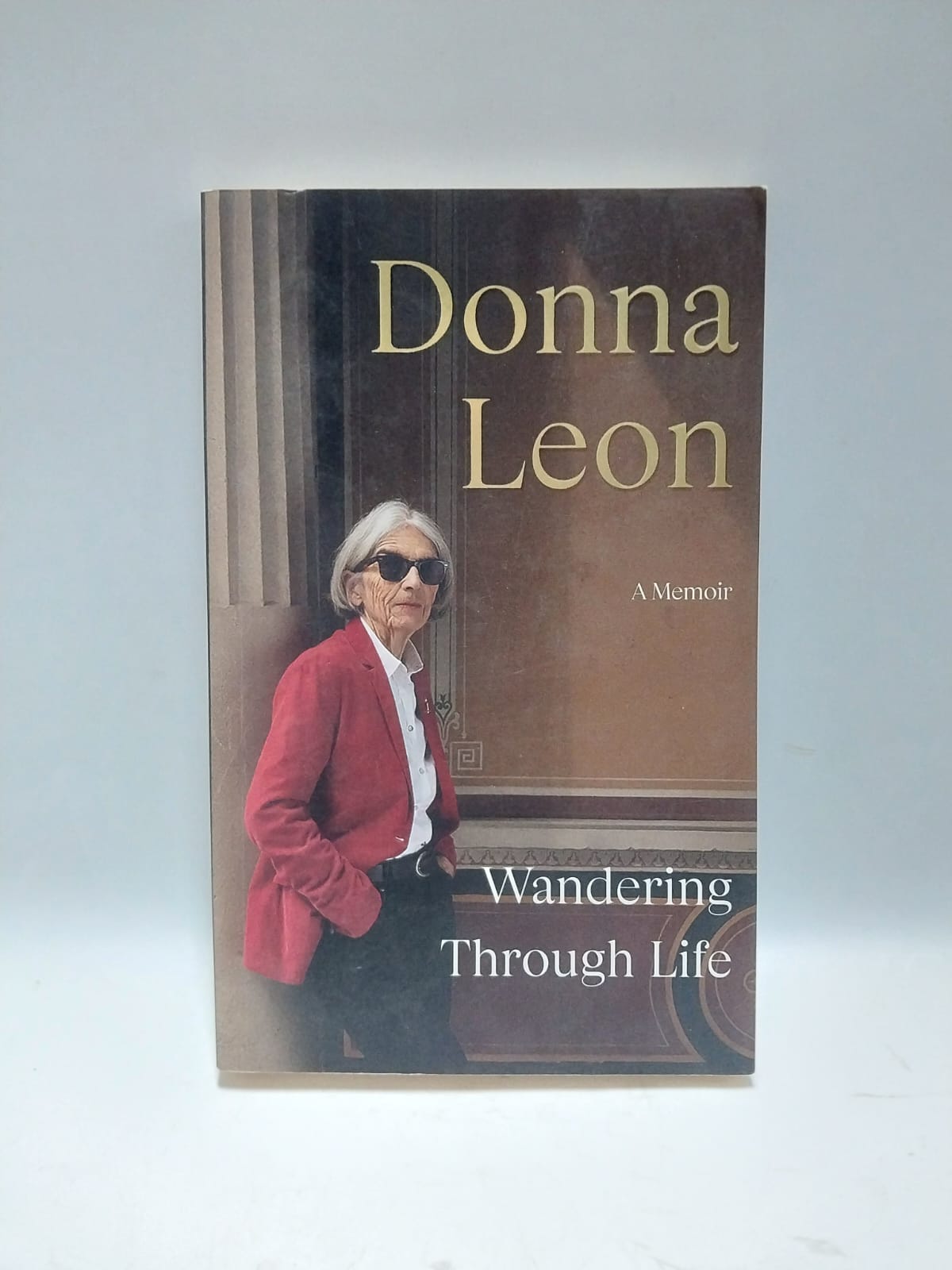 Leon, Donna - WANDERING THROUGH LIFE