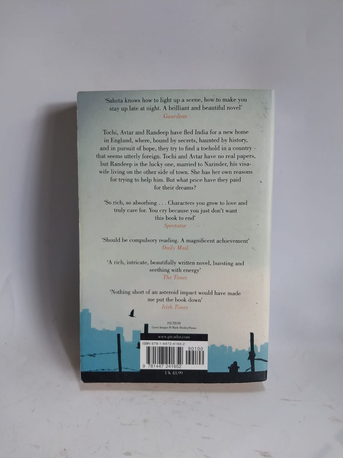 Sahota, Sunjeev - THE YEAR OF THE RUNAWAYS