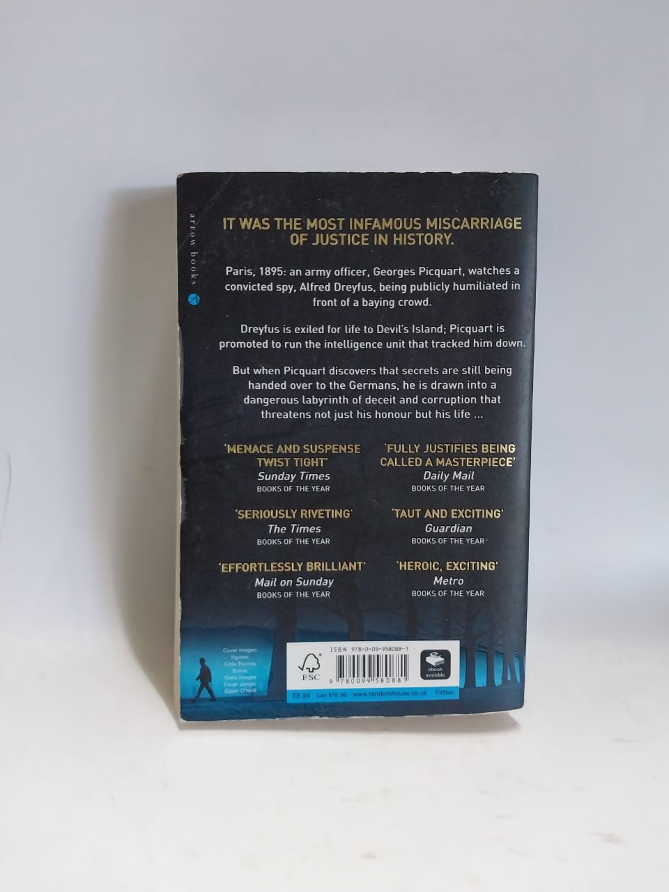 Harris, Robert - AN OFFICER AND A SPY