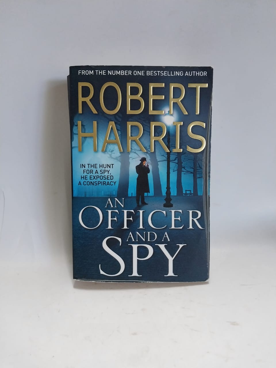 Harris, Robert - AN OFFICER AND A SPY