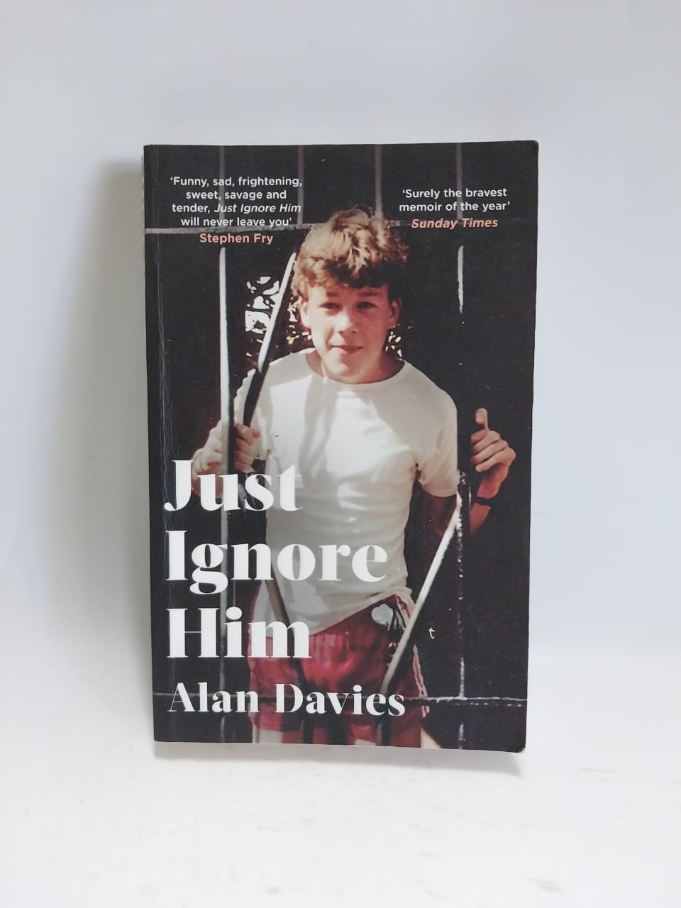 Davies, Alan - JUST IGNORE HIM