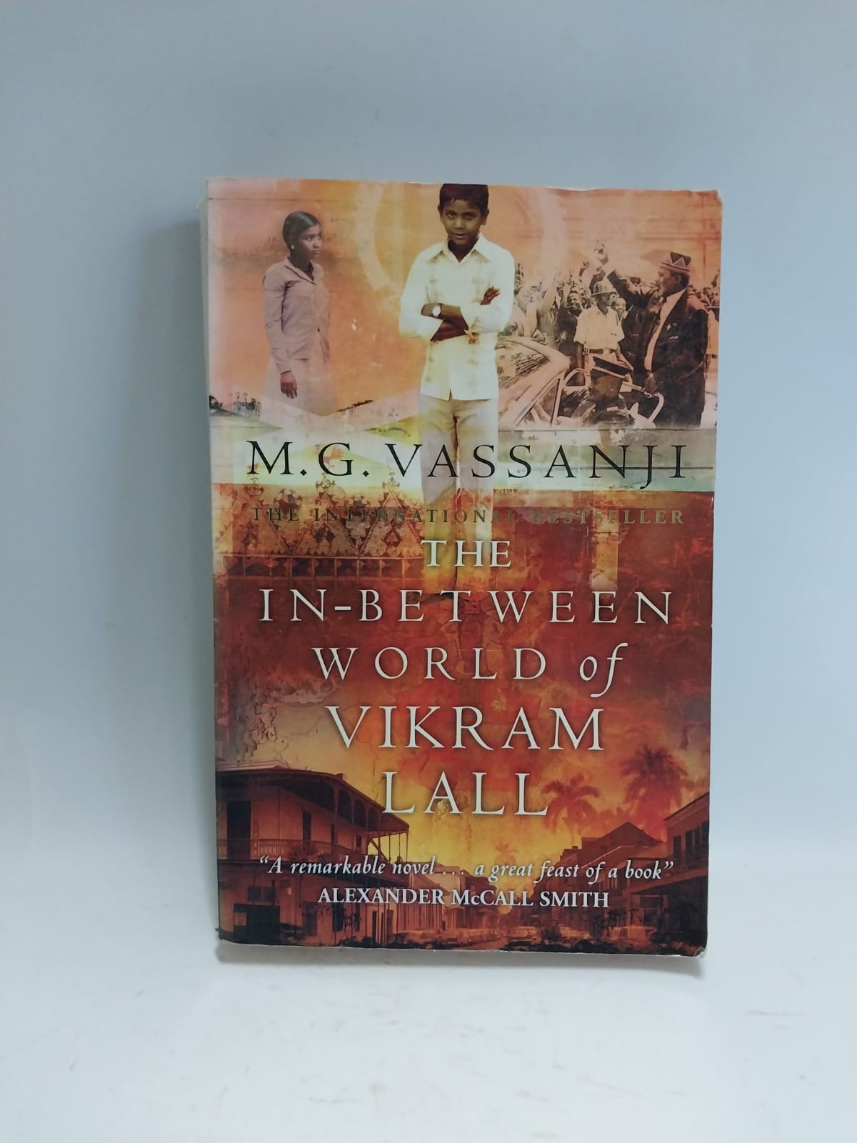 Vassanji, MG - THE IN-BETWEEN WORLD OF VIKRAM LALL