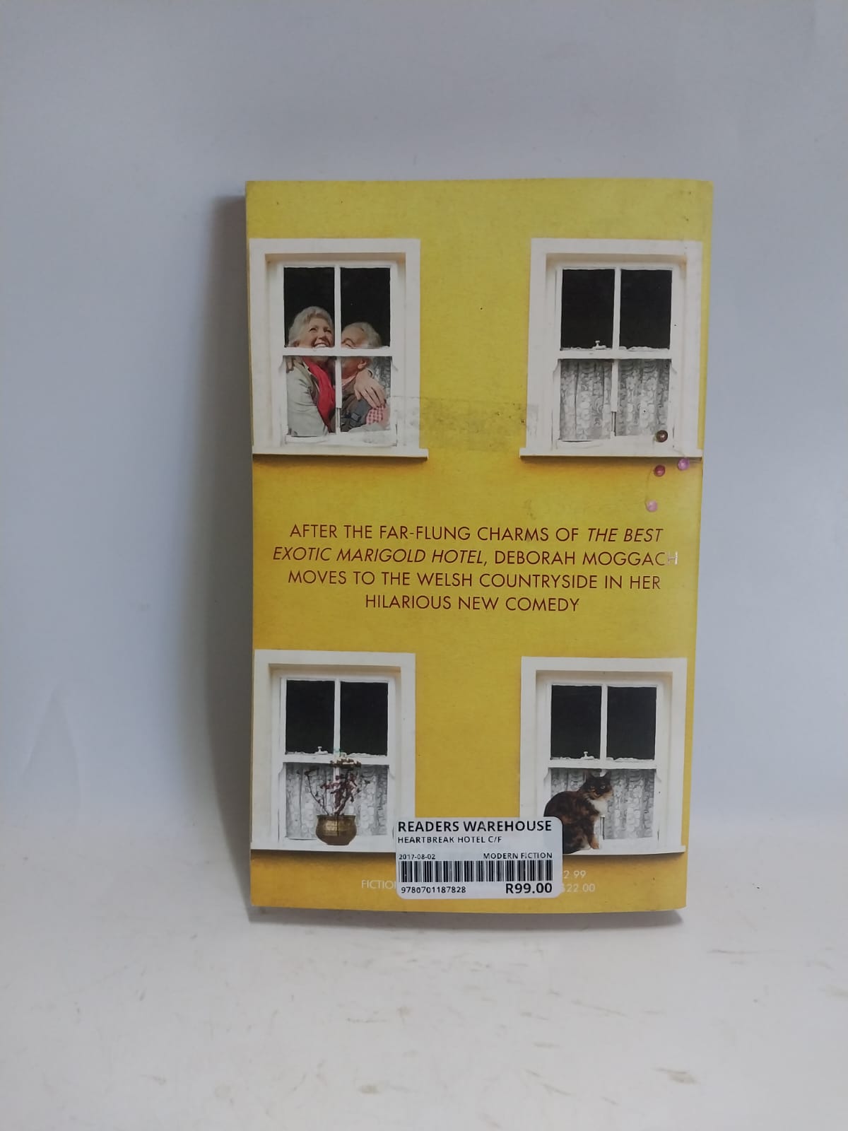 Moggach, Deborah - HEARTBREAK HOTEL