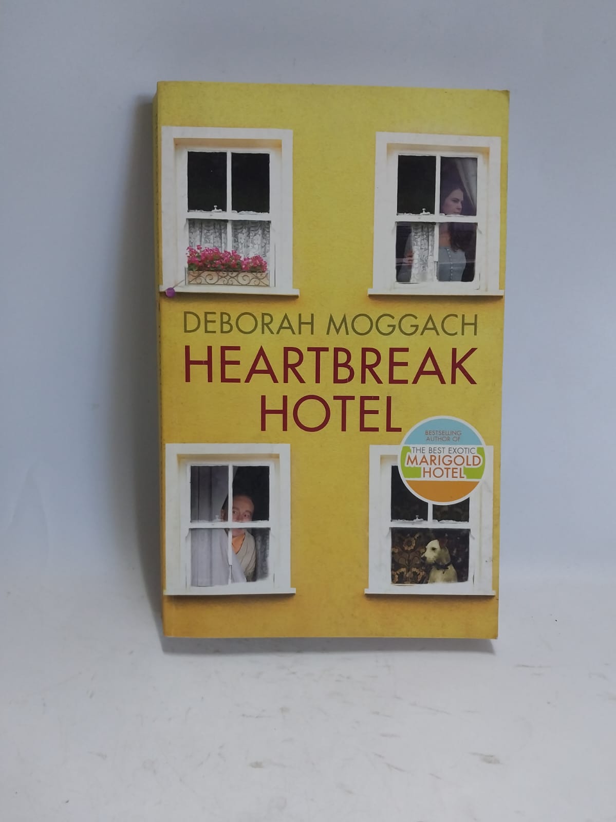 Moggach, Deborah - HEARTBREAK HOTEL