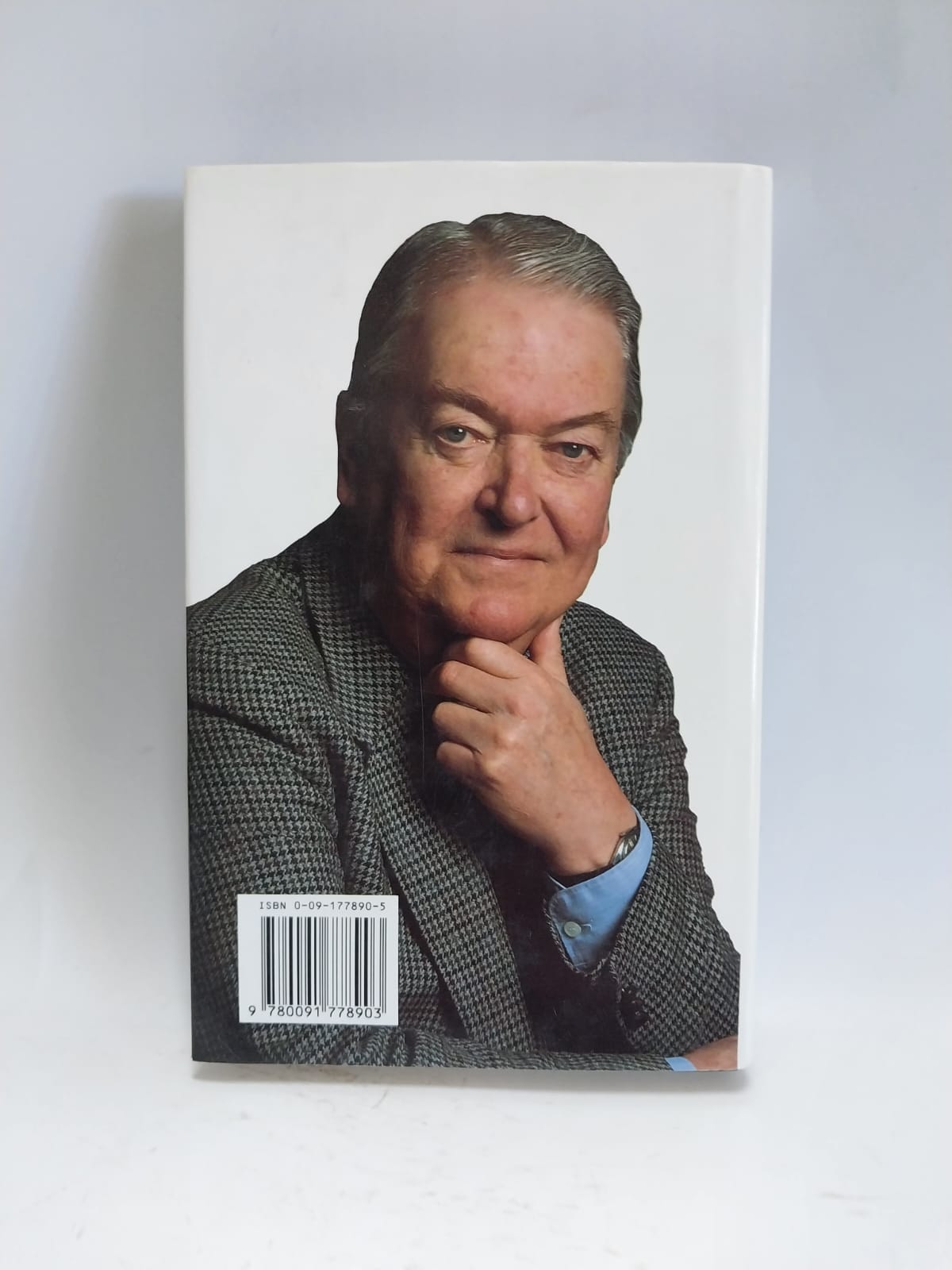 Amis, Kingsley - MR BARRETT'S SECRET