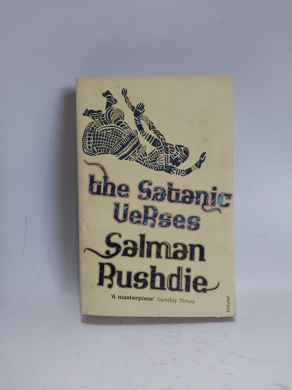 Rushdie, Salman - THE SATANIC VERSES