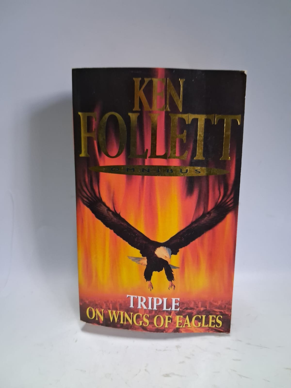 Follet, Ken - TRIPLE ON WINGS OF EAGLES