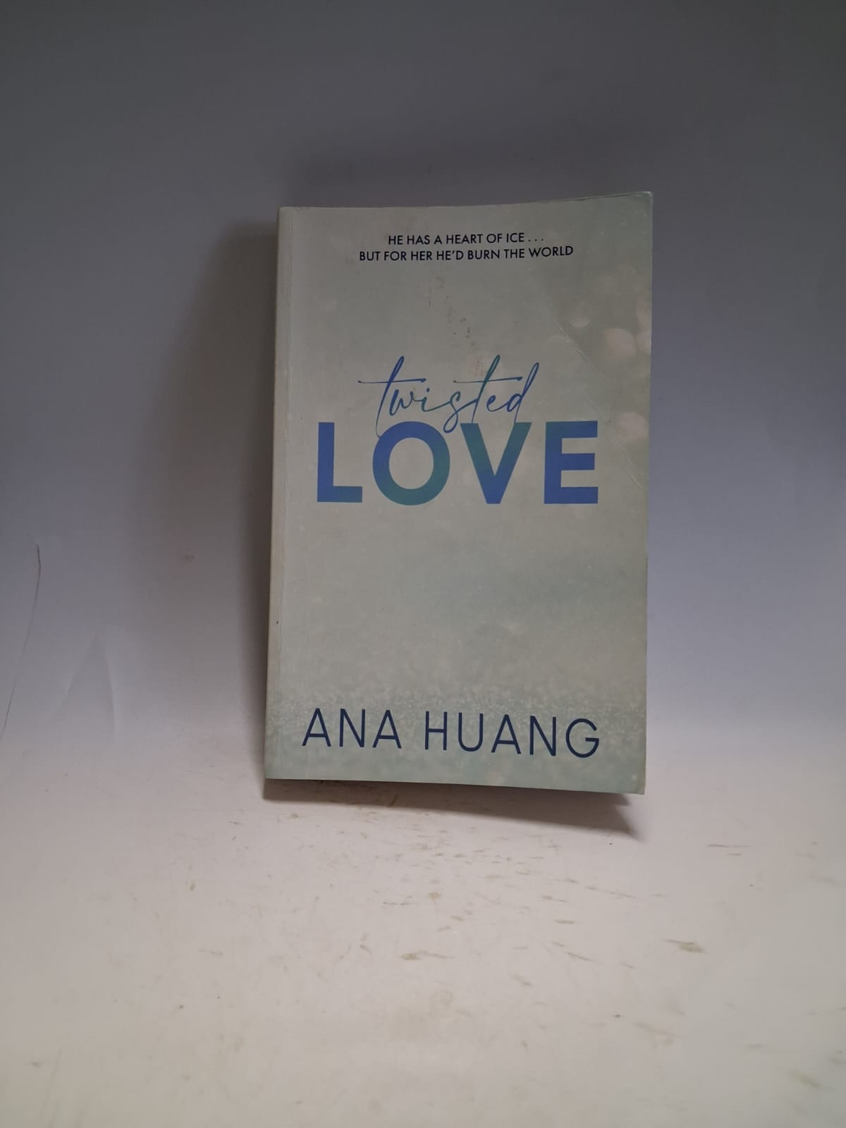 Huang, Ana - TWISTED LOVE