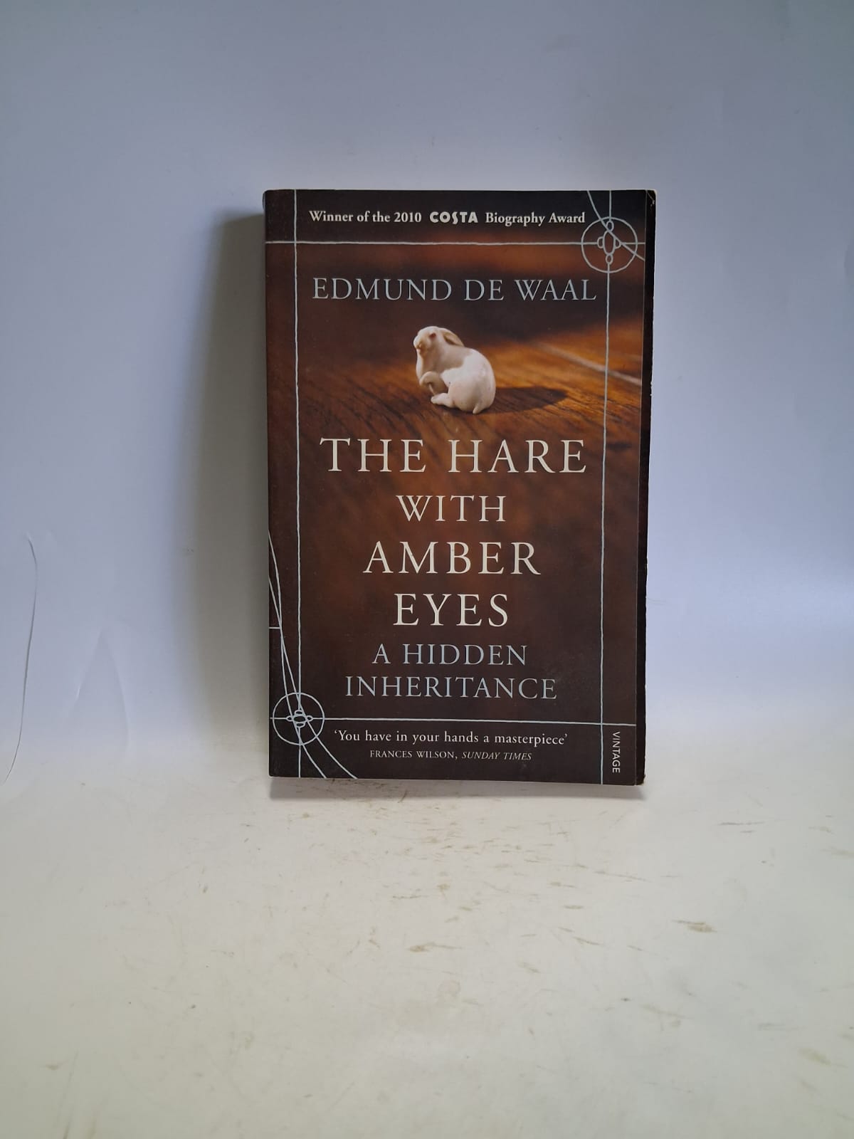 De Waal, Edmund - THE HARE WITH AMBER EYES