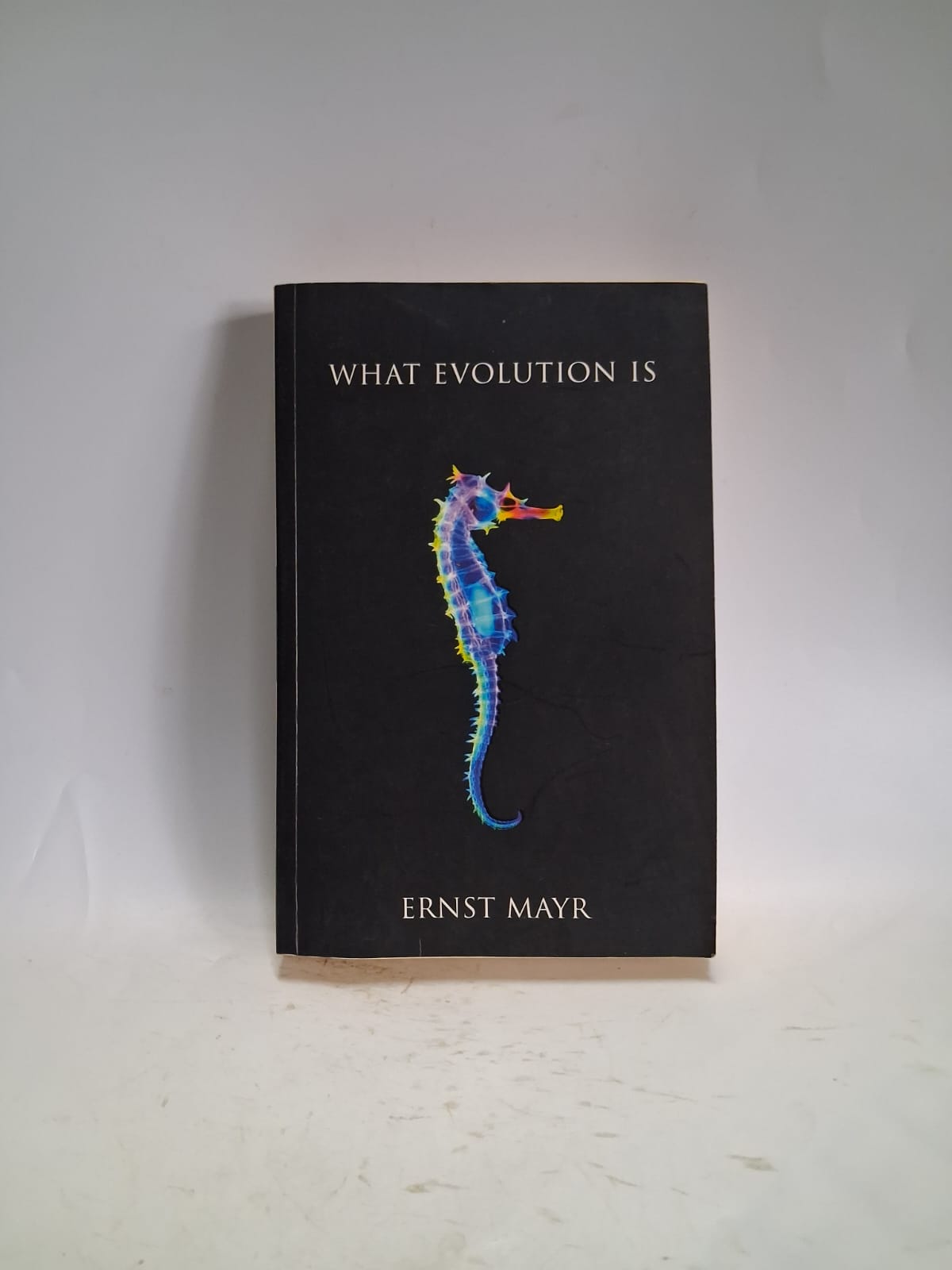 Mayr, Ernst - WHAT EVOLUTION IS