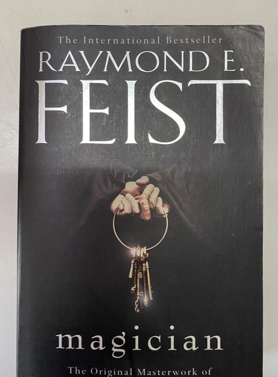 E. Feist, Raymond - MAGICIAN